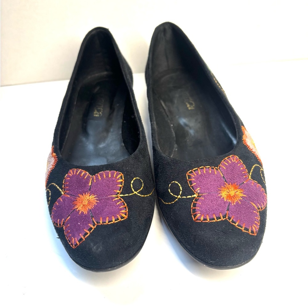 So Danca Ballet Flats Embroidered Black Suede Floral Shoes Whimsical Comfy  Sz 8